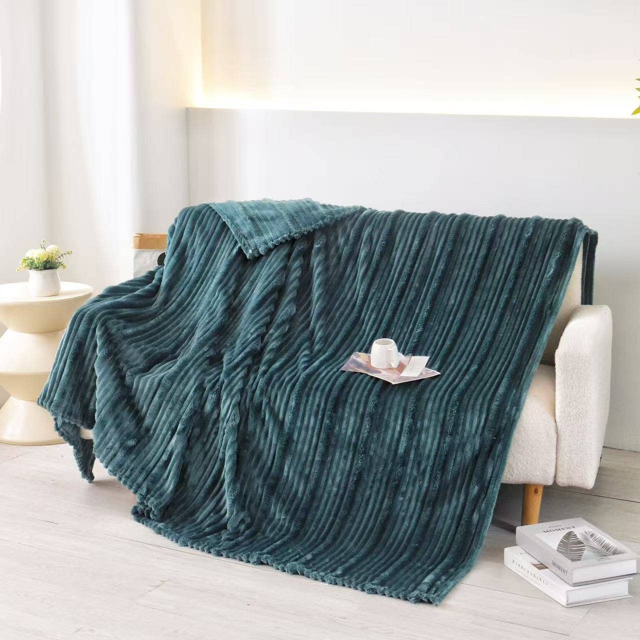 Plush Flunnel Throw – 50x60"  Dark Green