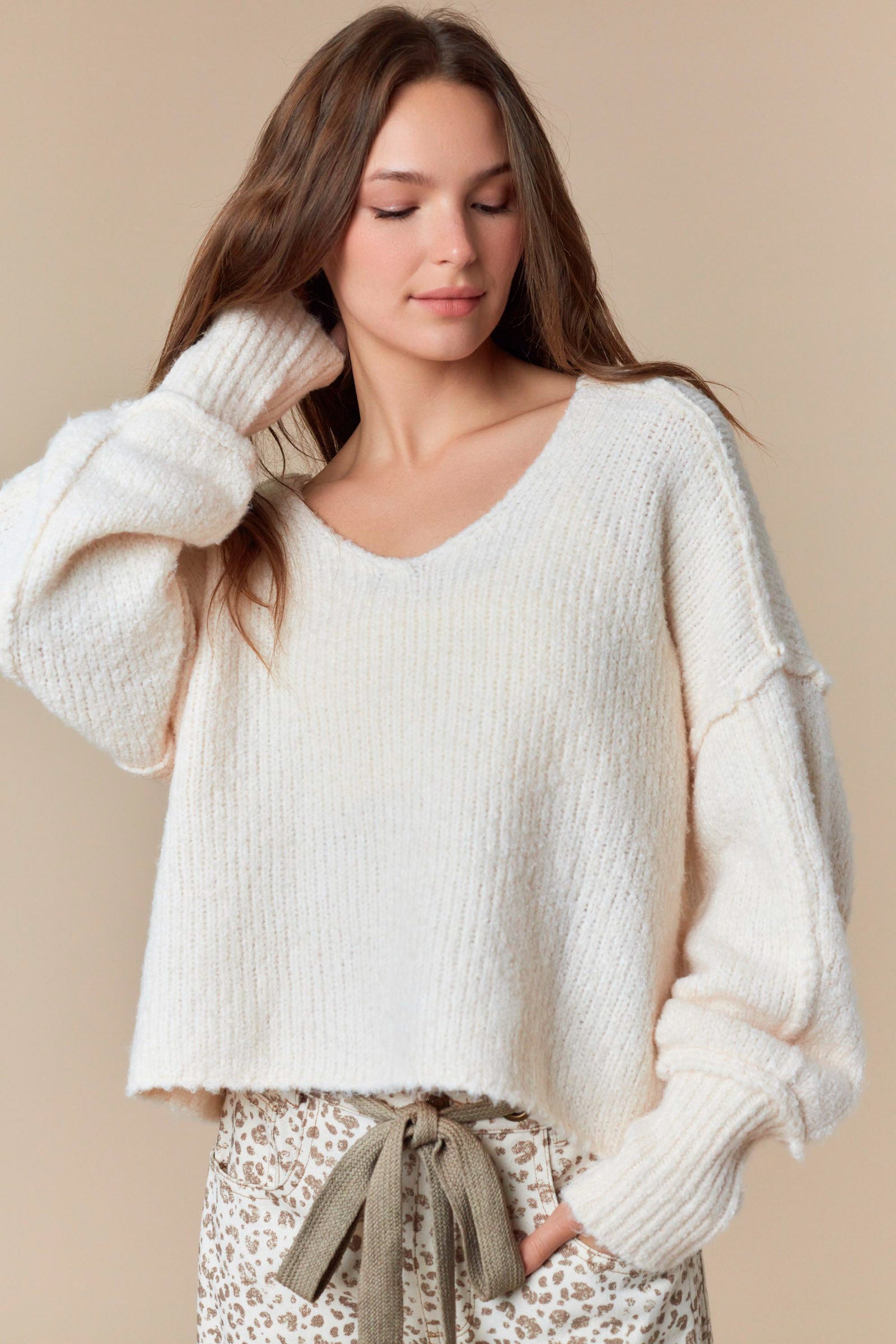 Overseam Detailed Bumpy V Neck Crop Oversized Sweater (Ivory)