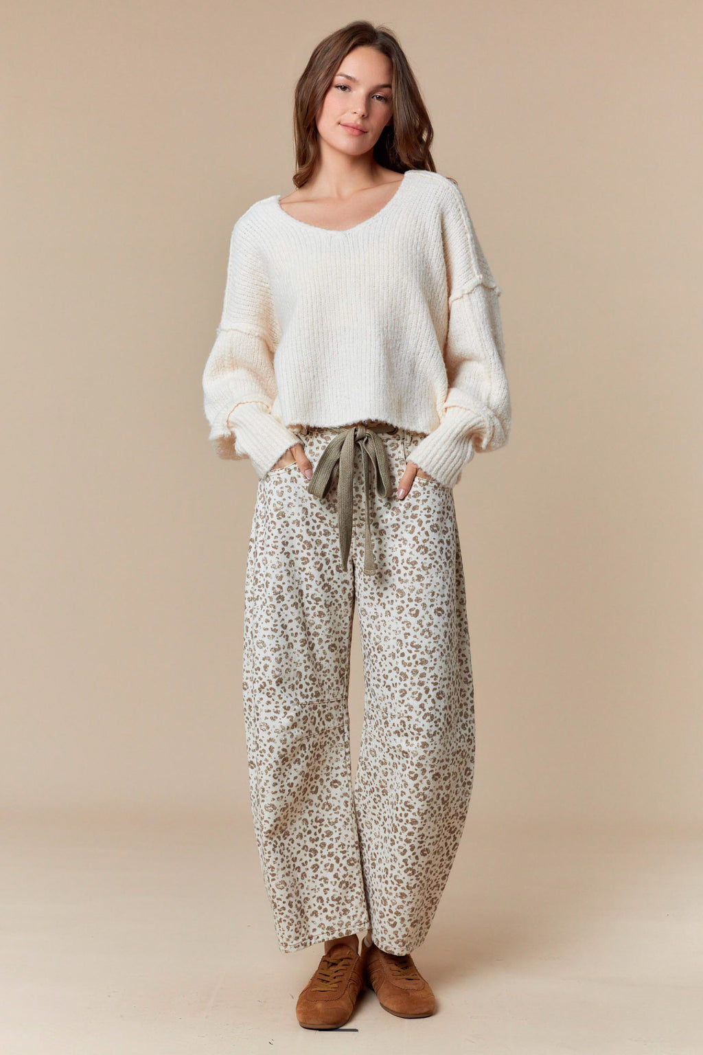 Overseam Detailed Bumpy V Neck Crop Oversized Sweater (Ivory)